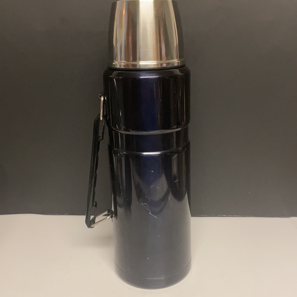 THERMOS Stainless King Vacuum-Insulated Beverage Bottle, 68 Ounce, Matte Blue - Picture 7 of 16